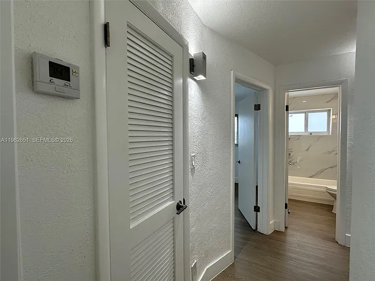 913 NE 17th St #8 — Photo 21