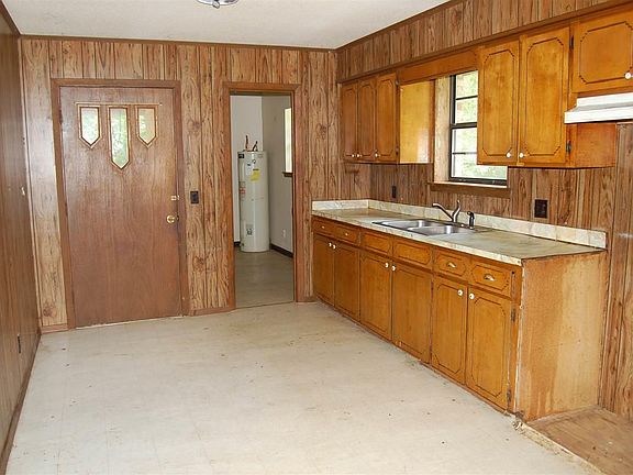 3rd image of 5162 Mitchell Rd