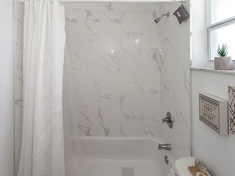 NW 19th Ct — Photo 14