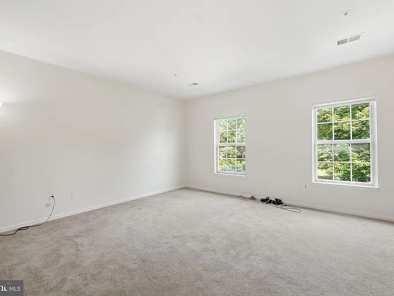 14247 Oxford Dr — Photo 16
