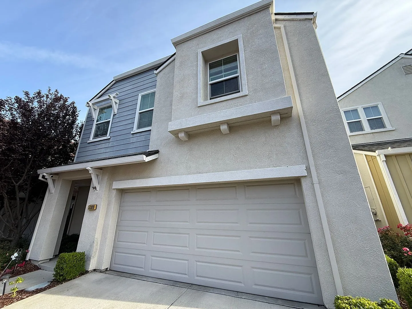 Great 4bd/3ba Home with 2 Car Garage! — Photo 2