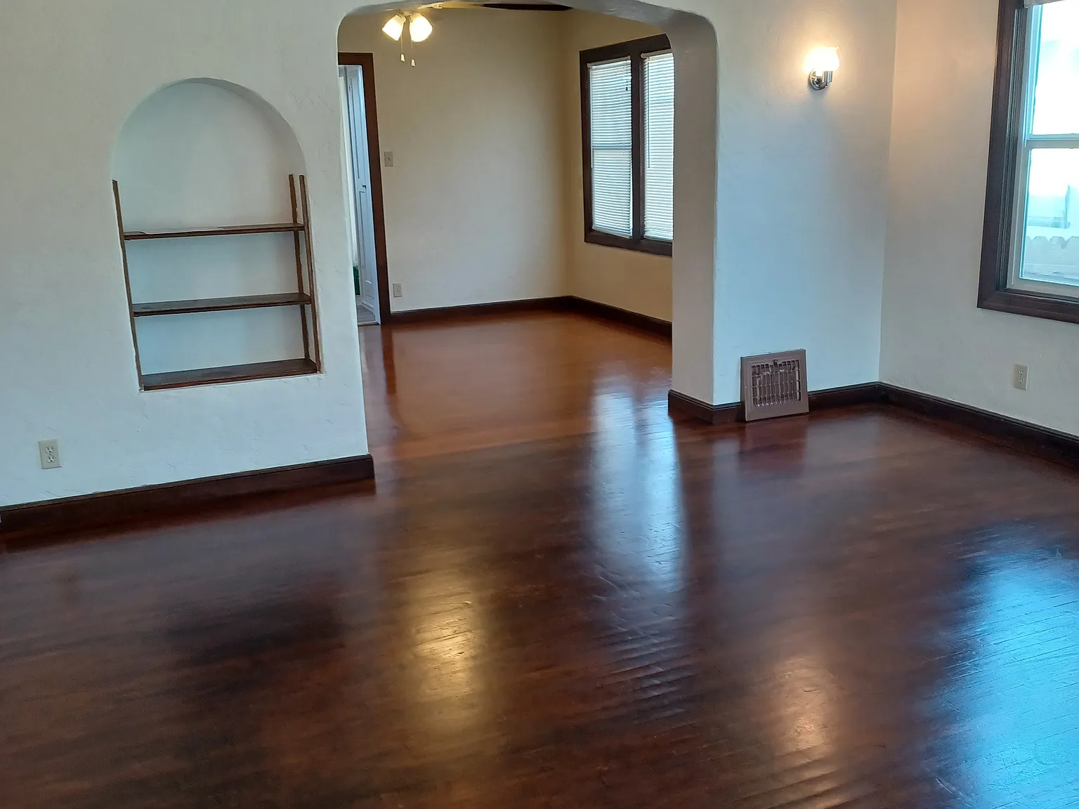 2 bed, 1.5 bath, 1500 sqft, $2,400 — Photo 3