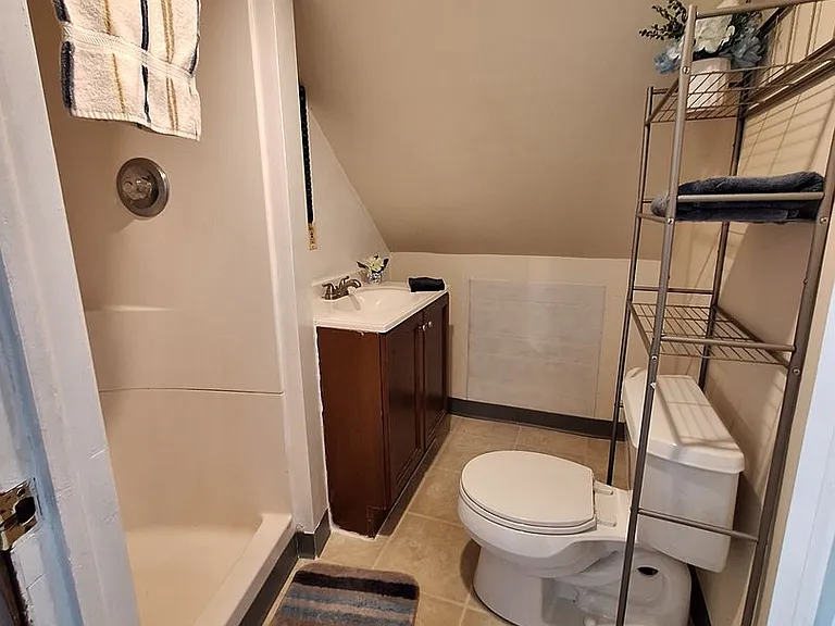 138 N Wilson St — Photo 13