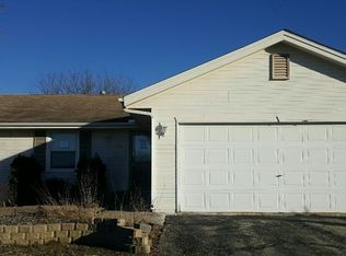 124 Gables Dr SW, Poplar Grove, IL 61065