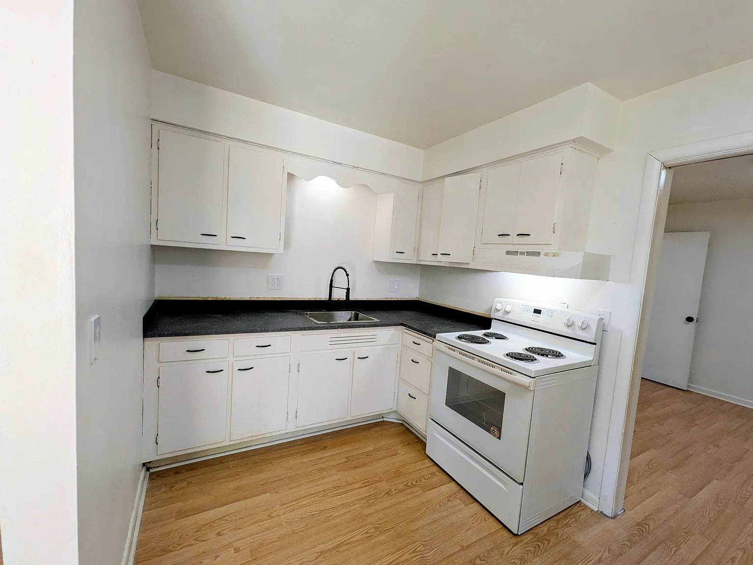 1 bed, $785 — Photo 3