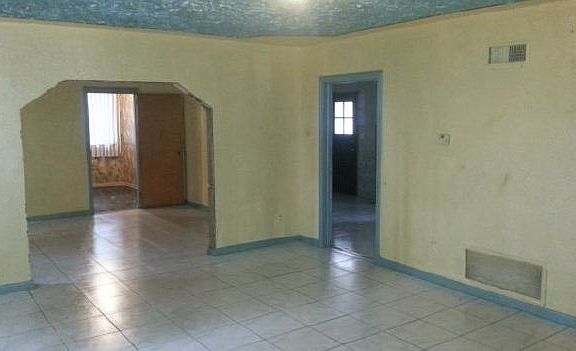 3rd image of 903 Garth Ave