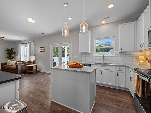 4th image of 120 Persimmon Drive