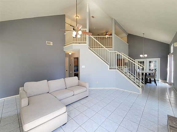 4th image of 7402 Cavesson Dr