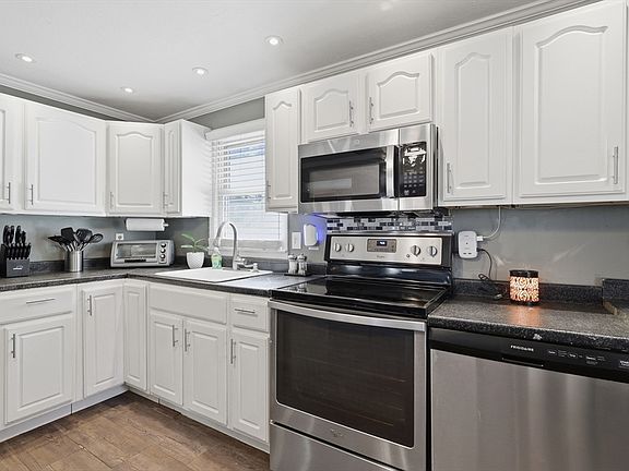 5th image of 32 Malburn St
