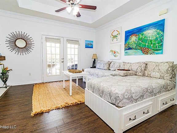 3rd image of 2252 Beach Dr #2252