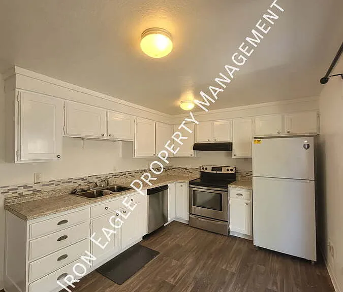 2420 Robert Ave — Photo 5