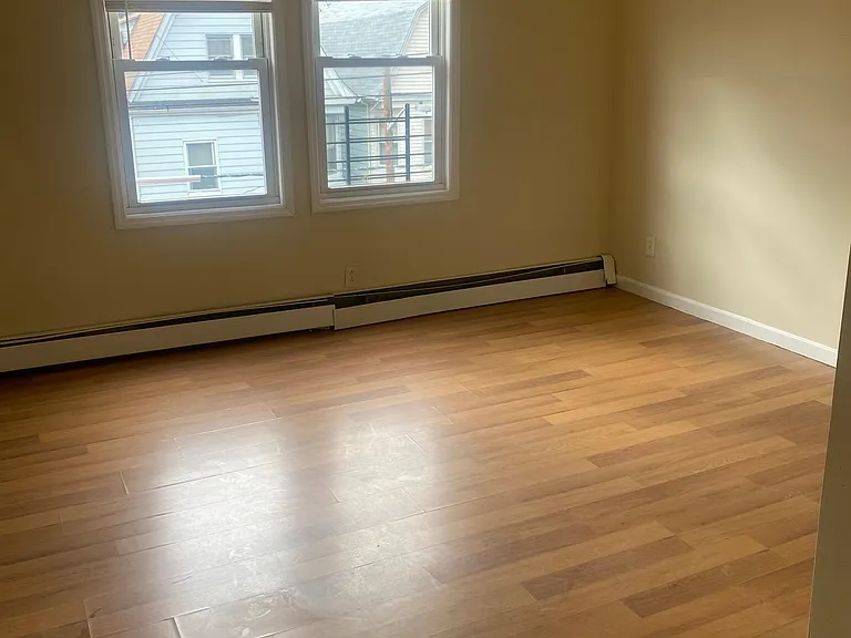 158 Alexander St — Photo 2