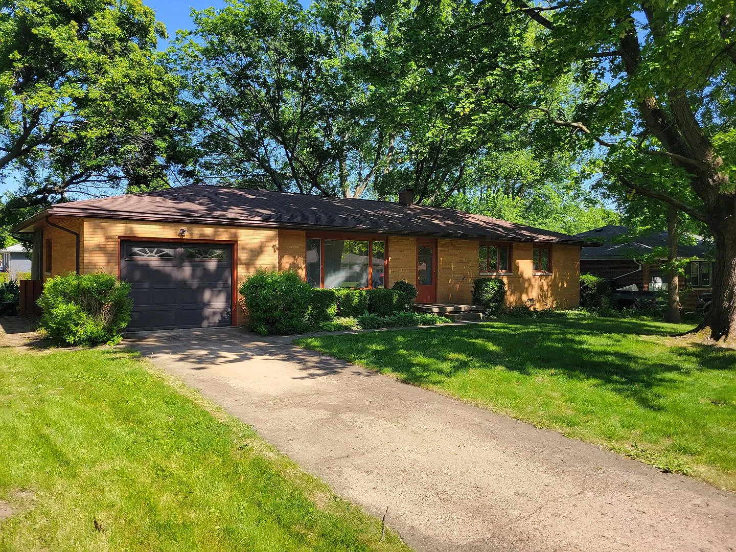 Spacious 3-Bedroom Home with Large Deck — Photo 1