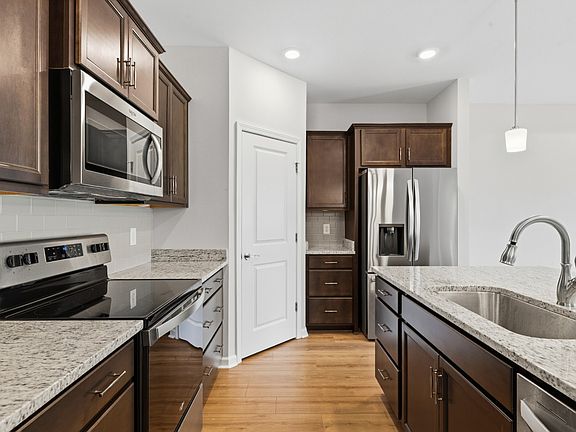 3rd image of 5124 Pace Park Cir