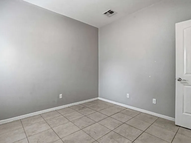 11500 Summer Dr #B — Photo 48