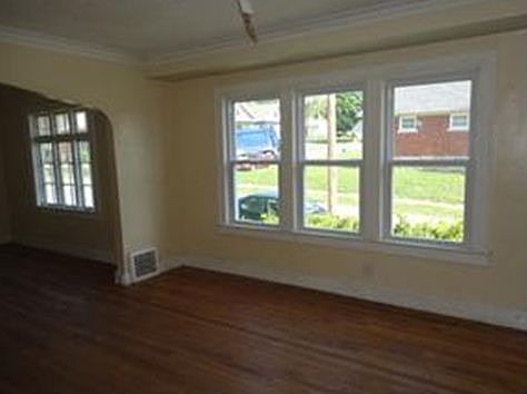 3rd image of 629 Brighton Ave