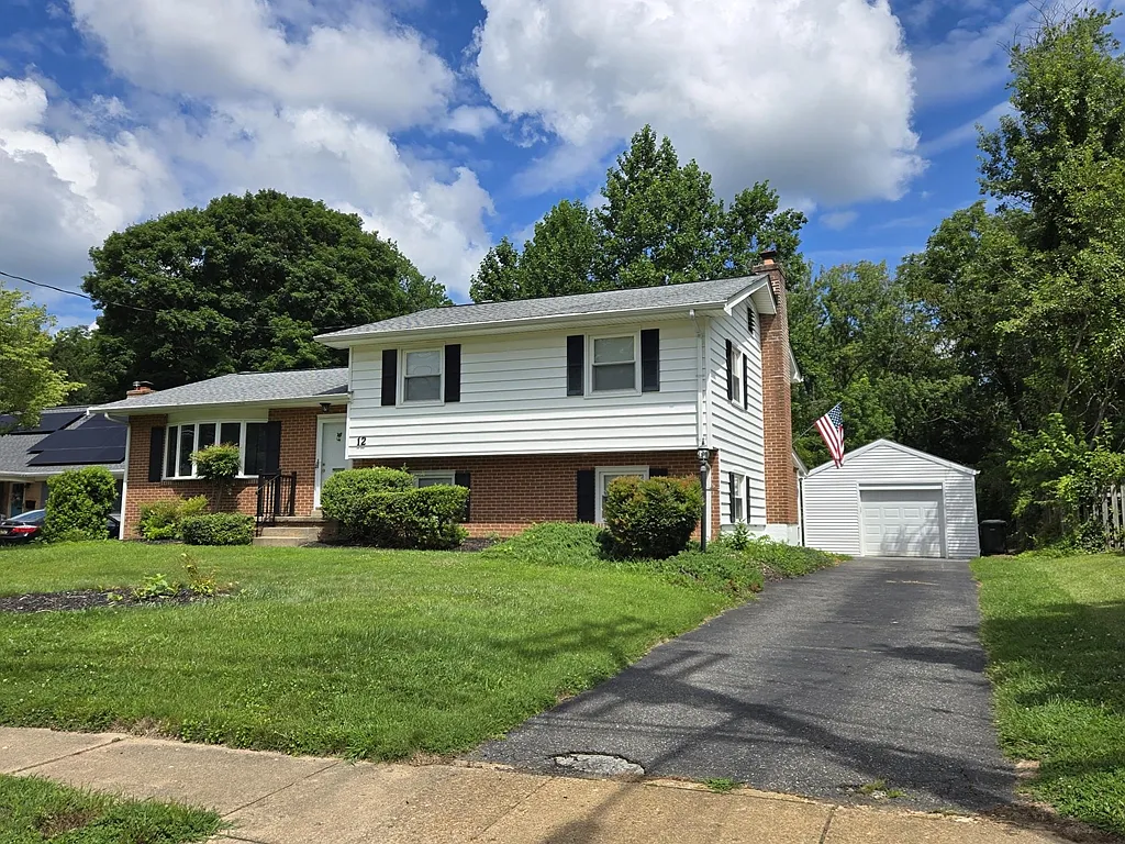 4 bed, 2.0 bath, 1700 sqft, $3,250 — Photo 2