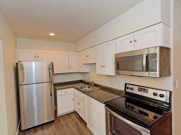 2nd image of 196 N Pearl St #1