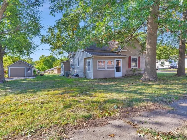 318 E 3rd St, Lawson, MO 64062