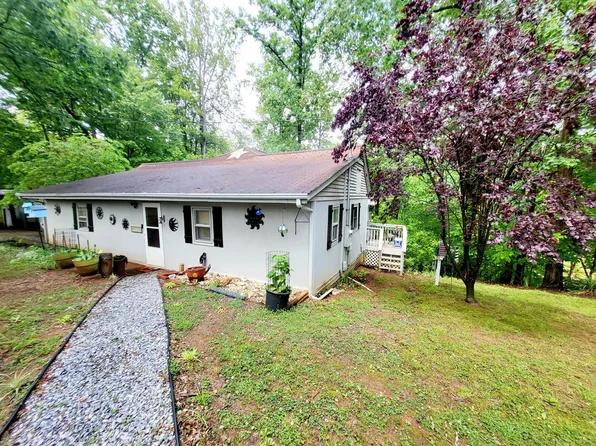 1652 Happy Acres Dr, Moneta, VA 24121