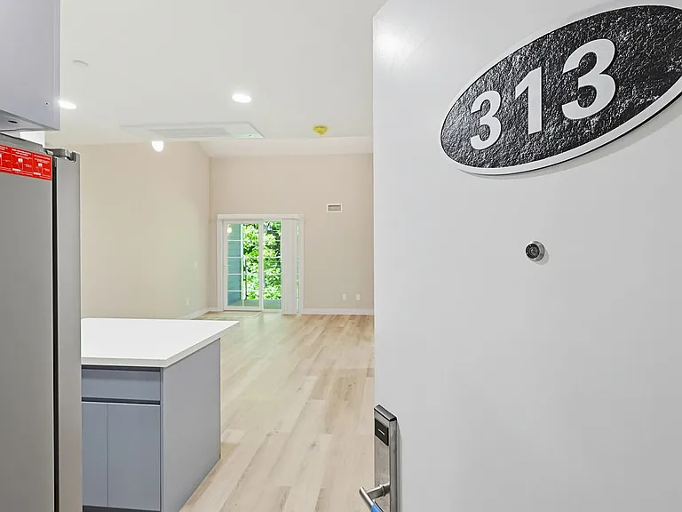Taj Estates of Franklin II — Photo 166
