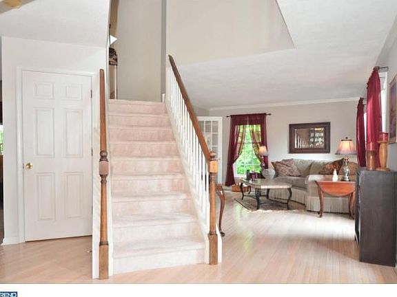 2nd image of 3 Pinecroft Dr