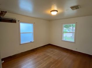 1009 Chevy Chase Dr, Angleton, TX 77515