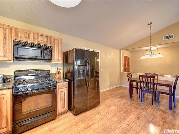 5th image of 908 Mikkelsen Dr