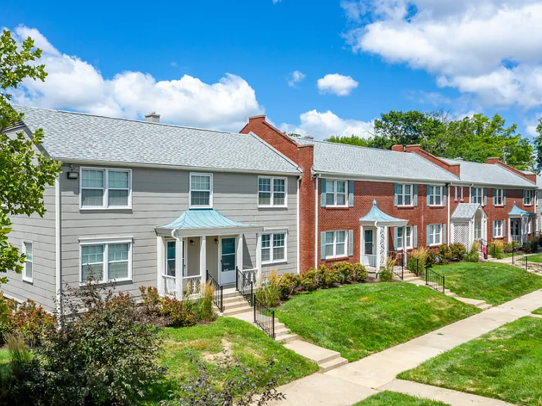 Warwick Court Townhomes — Photo 3