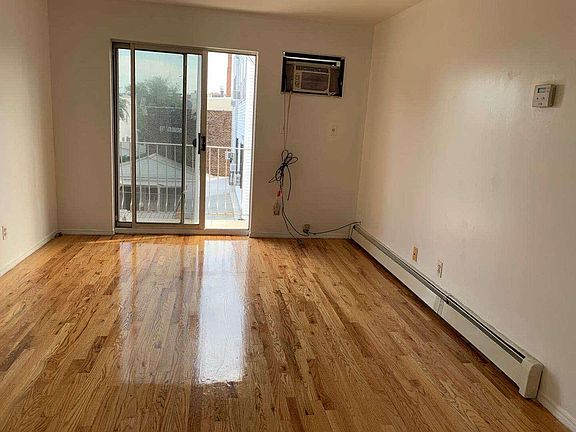3rd image of 10806 35th Ave Floor 3