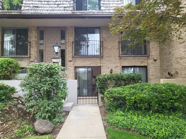 1709 Northfield Sq APT B, Northfield, IL 60093