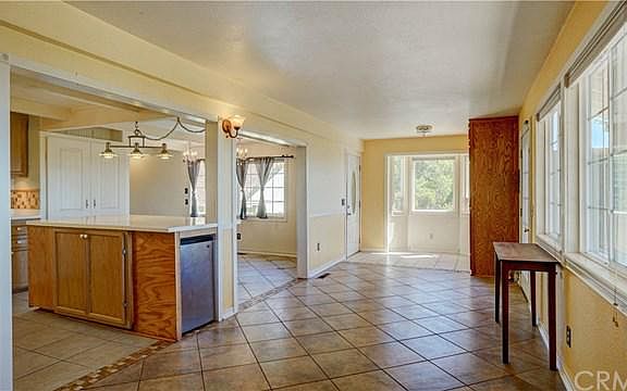 3rd image of 16499 Crescent Ct