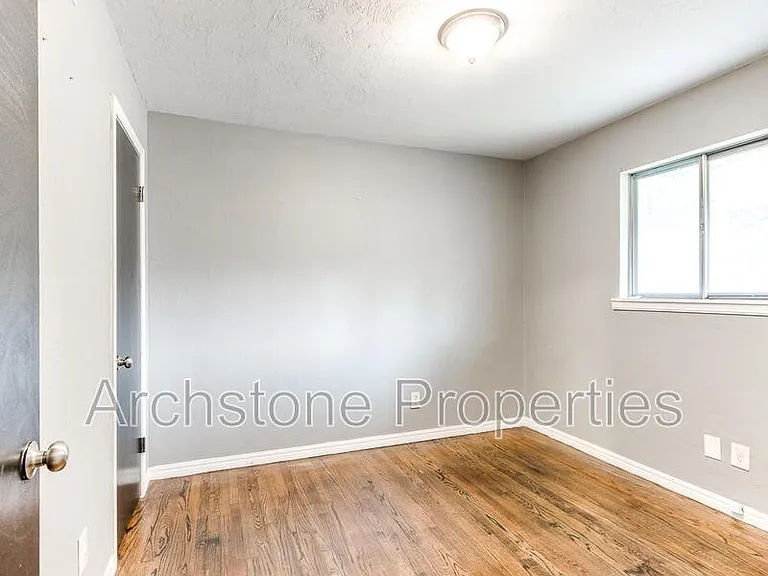 608 Holoway Dr — Photo 27