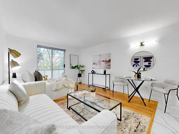 123 Woodbine Ave #315, Toronto, ON M4L 3V8