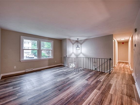 5th image of 762 Cedarwood Dr