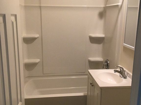 5th image of 44254 Beech Ave #3