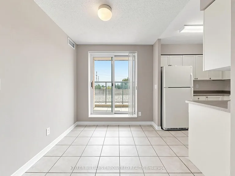 11 Oneida Cres #211 — Photo 9