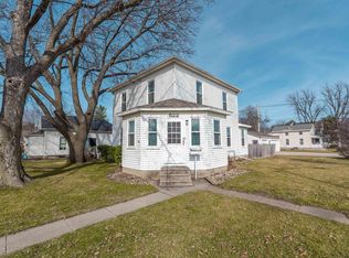 522 4th St SW, Waverly, IA 50677