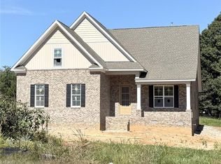 8307 Pyramid Dr, Summerfield, NC 27358