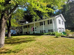 28 Robert Dr, Hyde Park, NY 12538