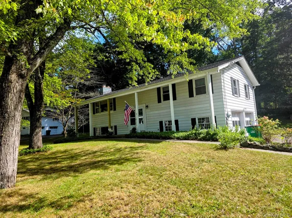 28 Robert Drive, Hyde Park, NY 12538