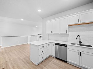 37 Keeneland Ct, Pleasant Hill, IA 50327