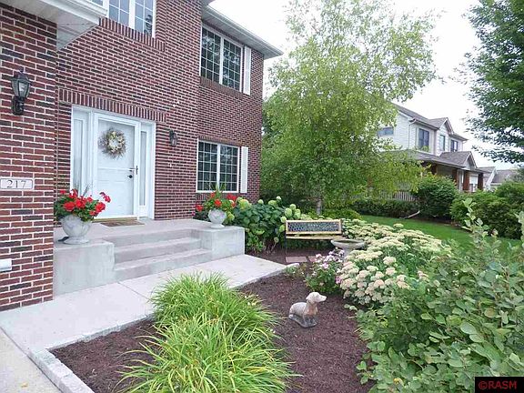 2nd image of 217 Victoria Blvd