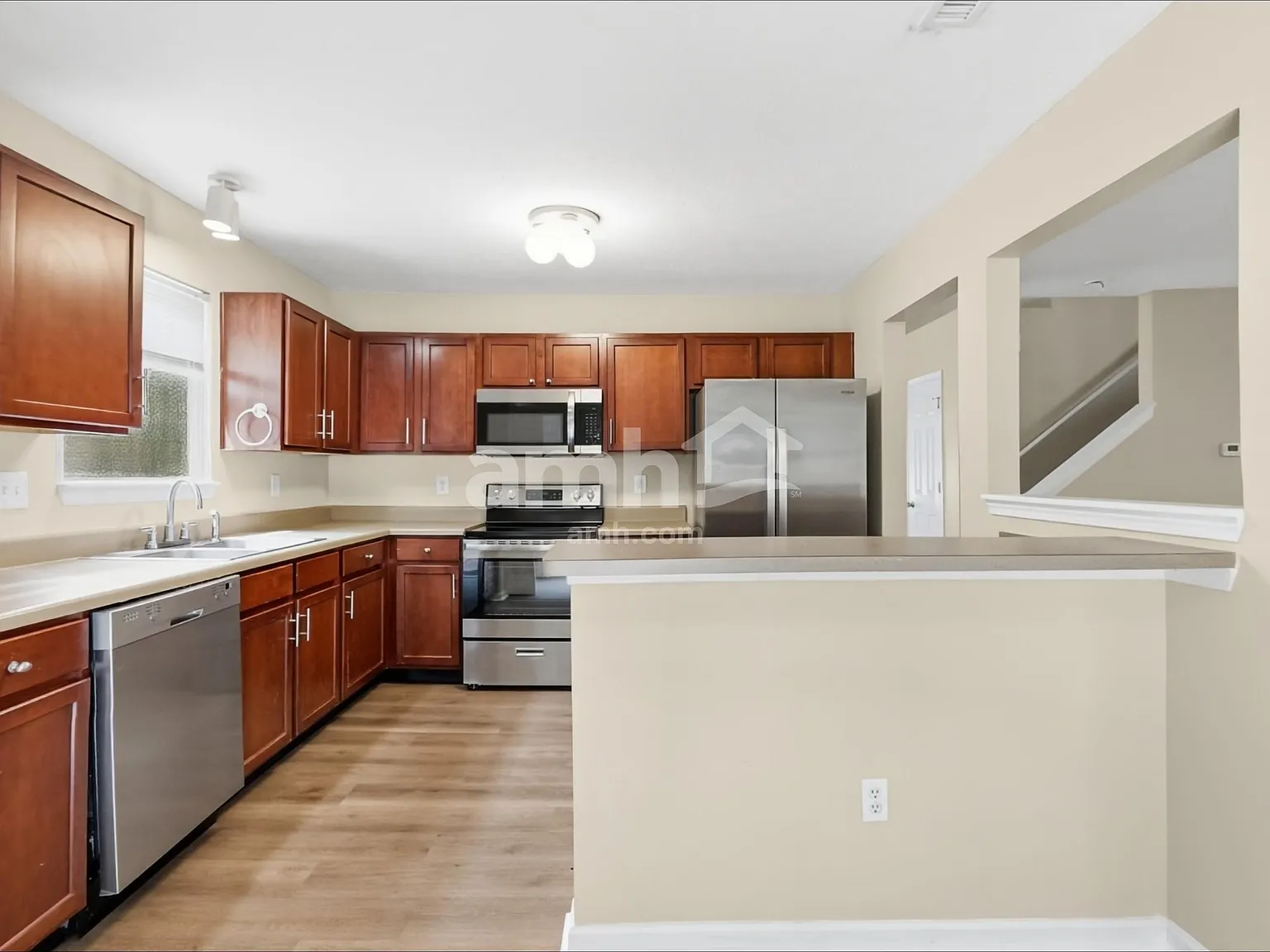 4 bed, 2.5 bath, 2526 sqft, $2,375 — Photo 3