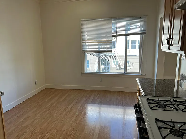 495 27th Ave #8 — Photo 25