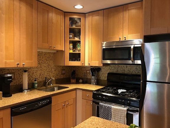4th image of 2036 N Larrabee St APT 8201