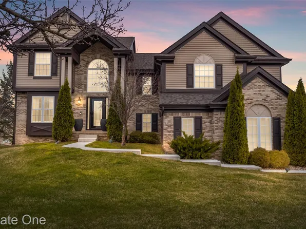 42756 Winding Pond Trl, Belleville, MI 48111