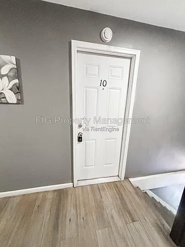 1433 Stratford Rd Photo 1