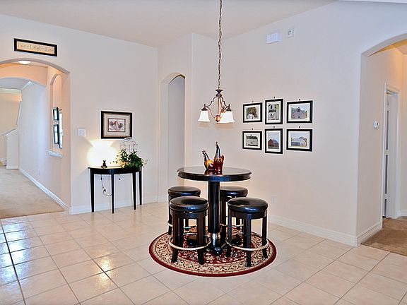 4th image of 715 Hinsdale