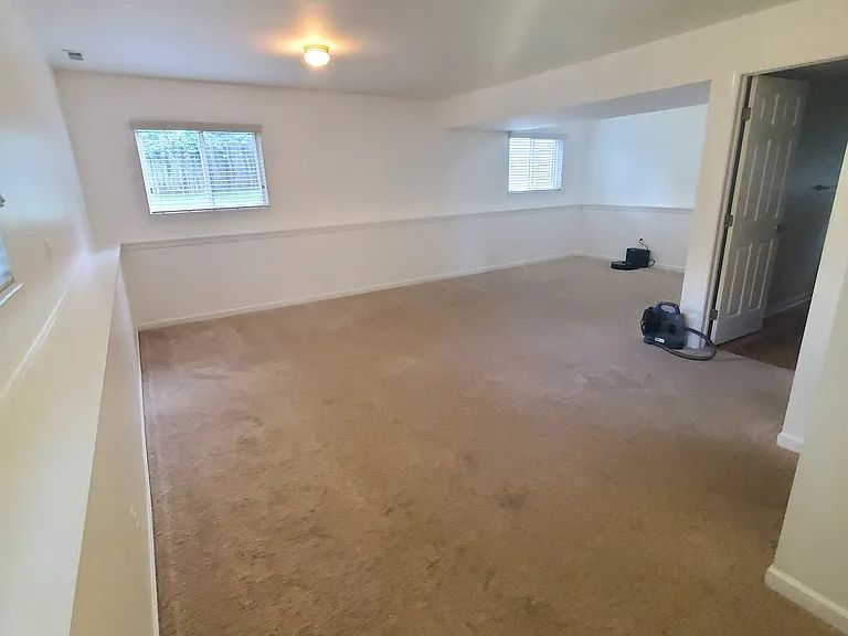 1043 Olson Ave — Photo 17